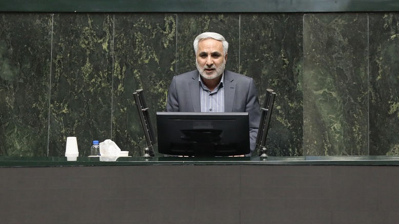 بدون تبعیض با عوامل بی اخلاقی در بازی تراکتور و پرسپولیس برخورد شود 